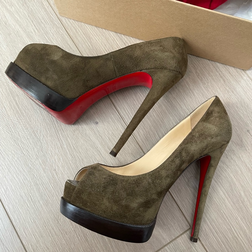 ❌SOLD Christian Louboutin Royal Palais Peep Toe Suede Tan Olive 36.5